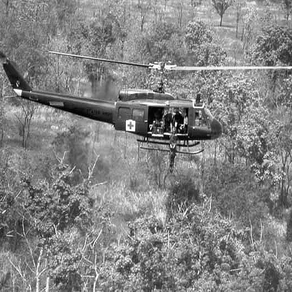 Color Photo US Army UH-1 Huey Helo Medevac Mission  Vietnam War  /5212